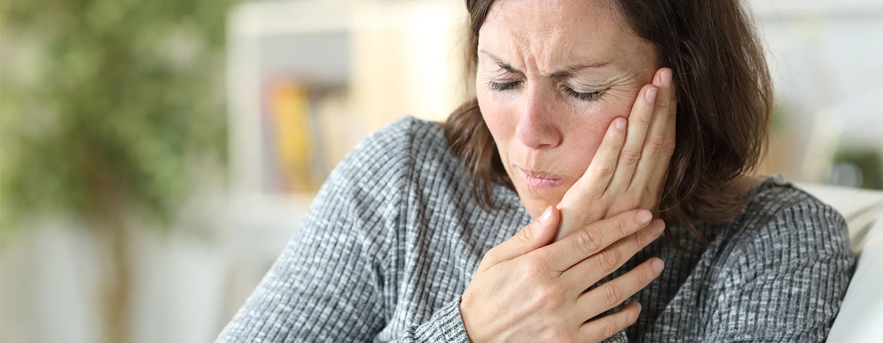 When Dental Pain Can’t Wait: A Guide to Emergency Oral Surgery